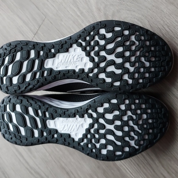 Nike black white tennis shoes 8w - Picture 8 of 9